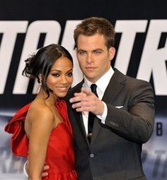 Chris Pine y Zoe Saldaña. Ambos regresarán para la secuela de "Star Trek"